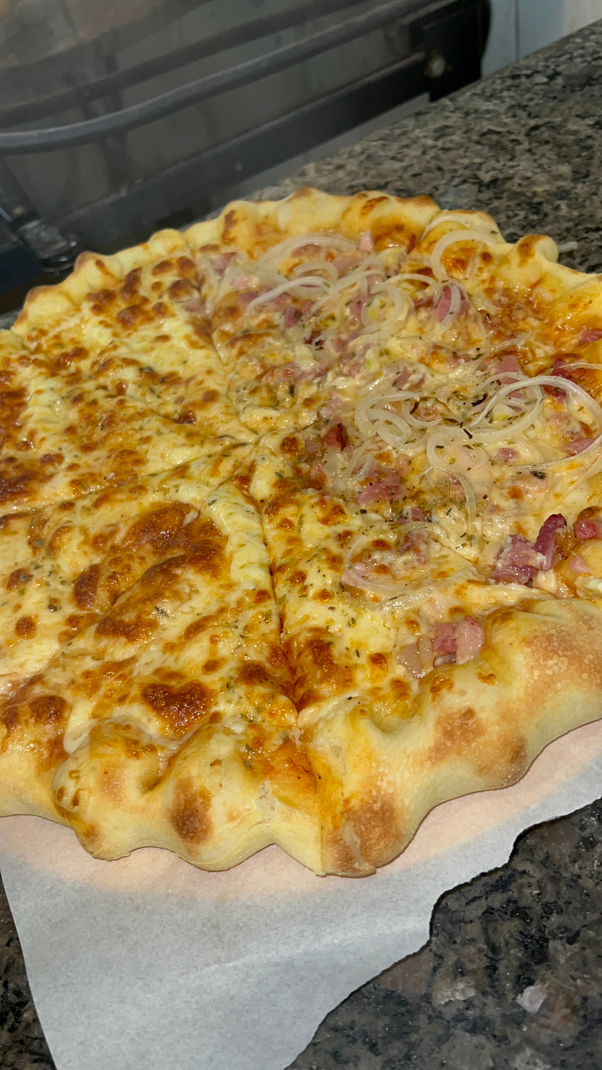 Pizza Familia + Refrigerante 2L + Borda Recheada